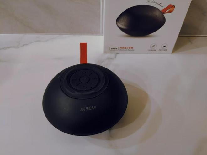 测：超高性价比便捷音质兼备凯发k8西圣便携蓝牙音箱评(图3)